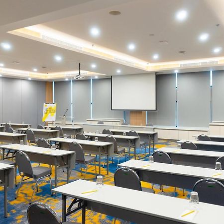 Yello Hotel Jambi Palmerah Buitenkant foto