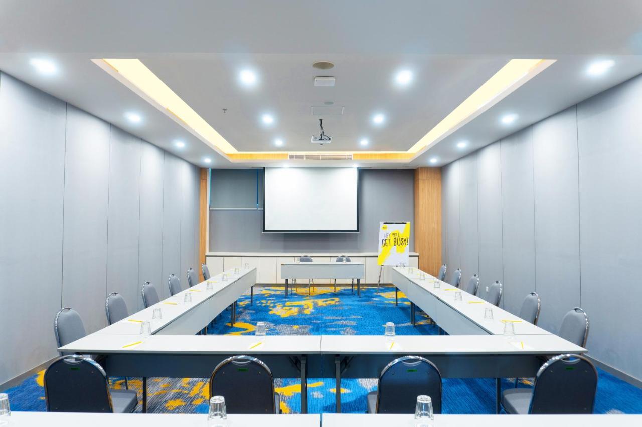 Yello Hotel Jambi Palmerah Buitenkant foto