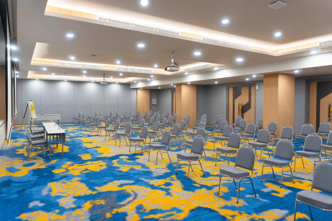 Yello Hotel Jambi Palmerah Buitenkant foto